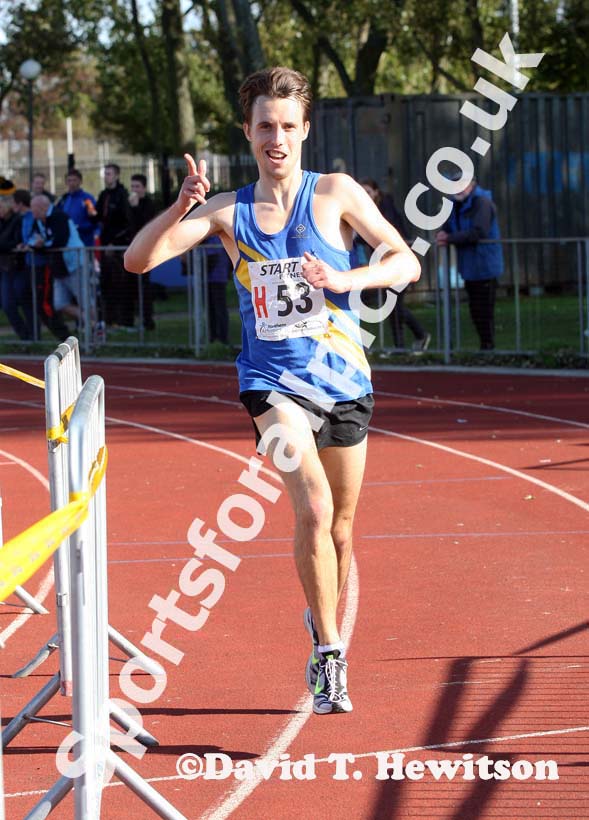 Carl Smith brings Leeds home to victory in the Northern Mens 6 Stage Road Relay.